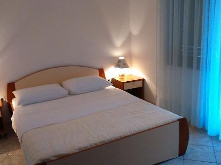 Apartmani Petra Pakostane Ngoại thất bức ảnh